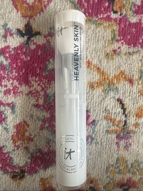 IT Cosmetics Heavenly Skin Perfecting Brush CC+ No. 702